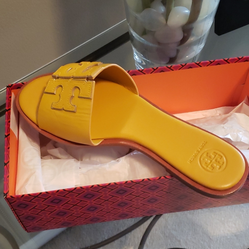 Tory Burch Sandals!! Brand new!!